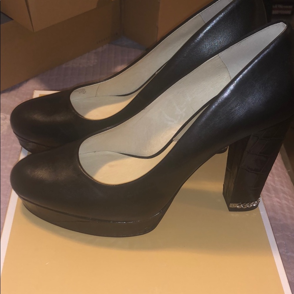 MK Sabrina Pump